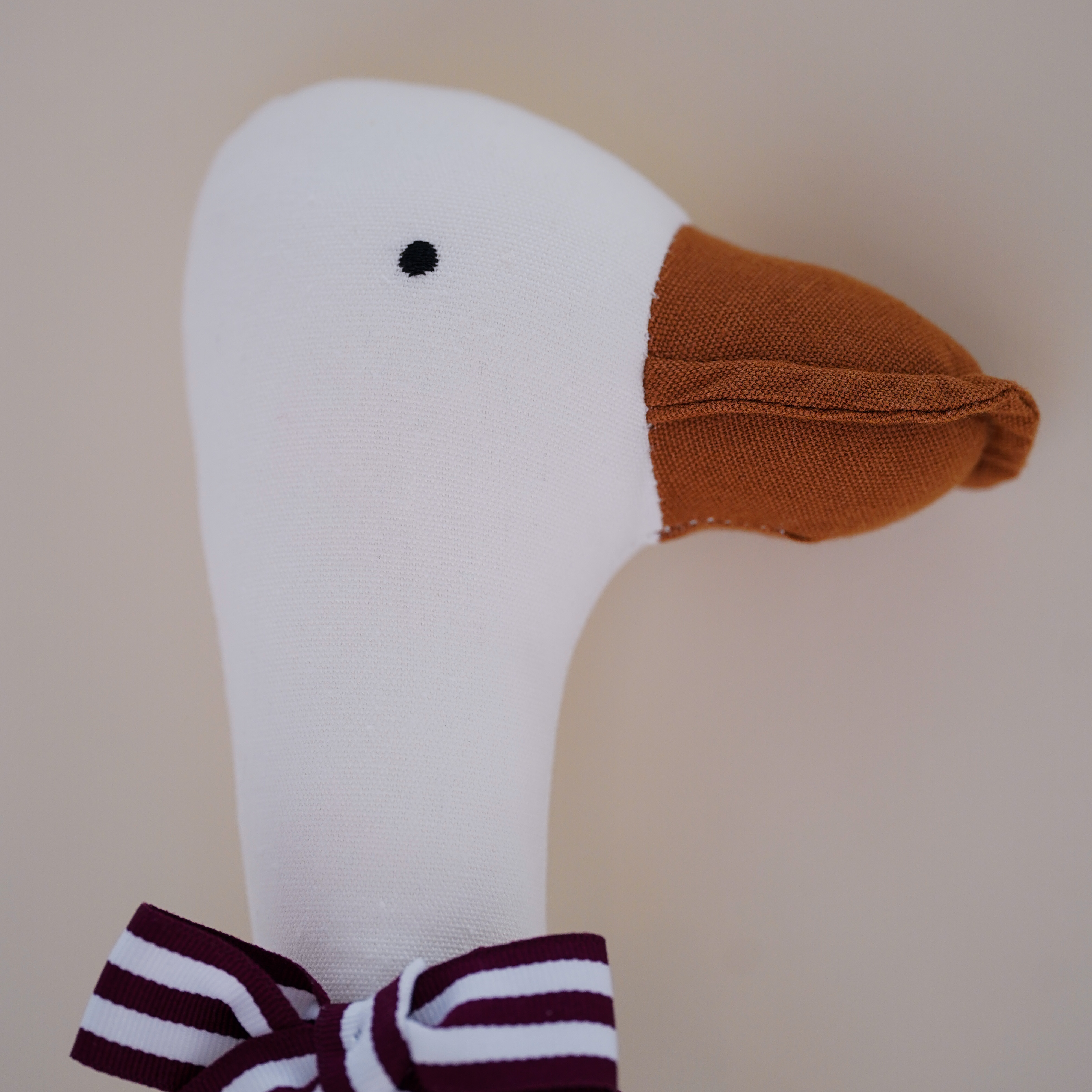 Stylish Cloth Goose Doll - Han - مراجعة Baby Nursery Game وسعره